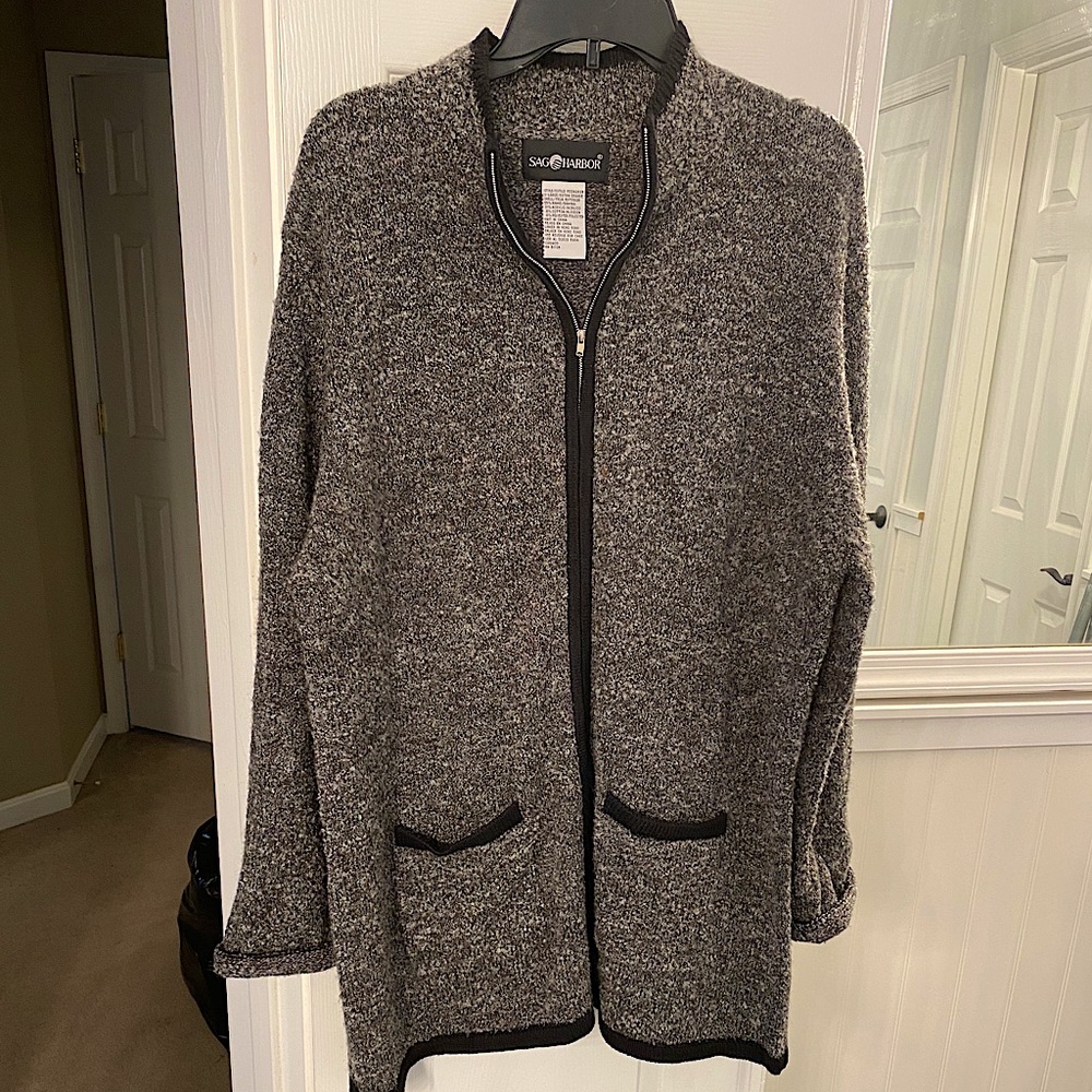 Sag Harbor zip up sweater. Gray and black with 2 pockets. GREAT condition.
